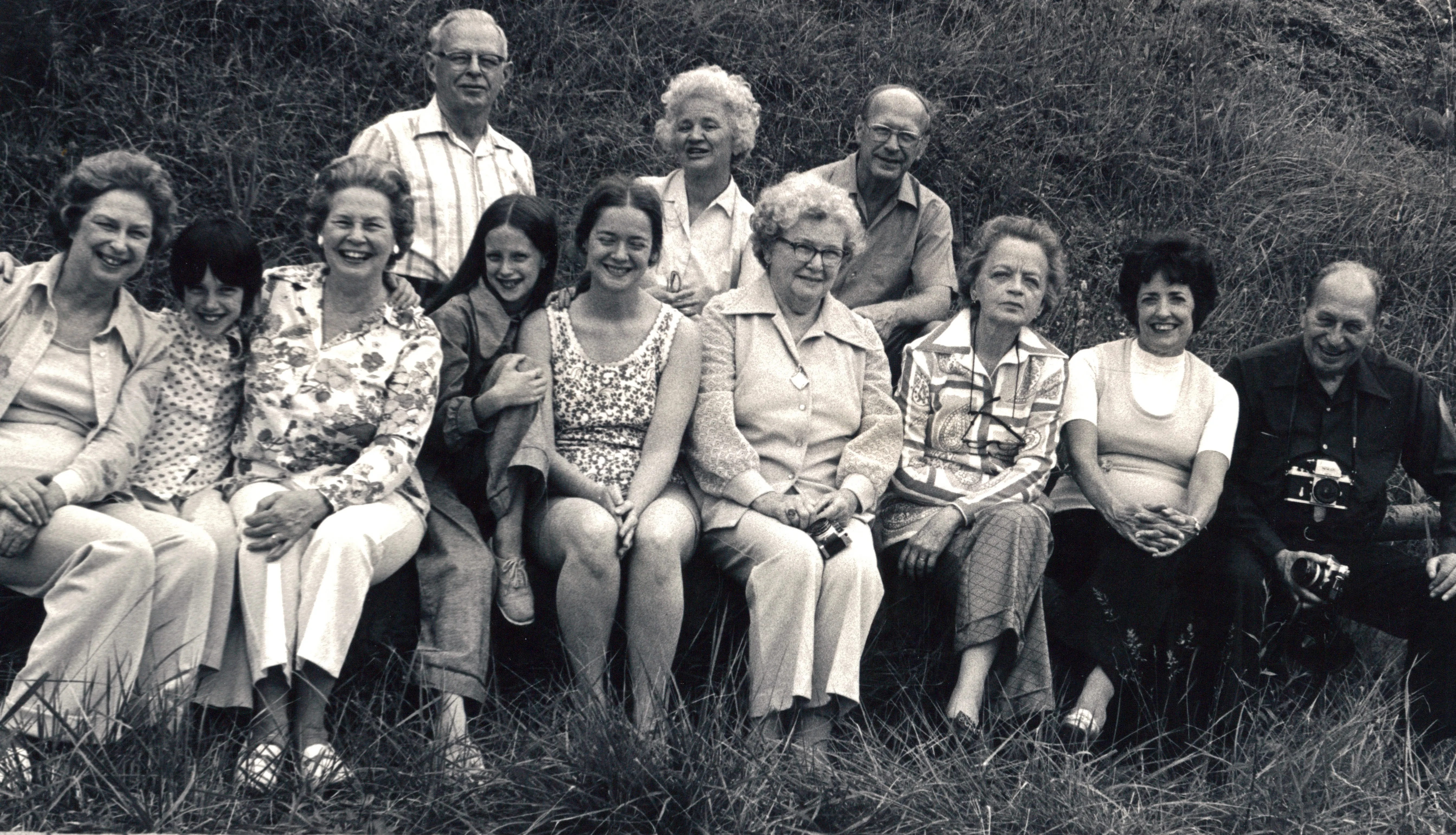 Charles Leonard Eesley extended-family reunion at Highland Ridge — c. 1971–1972, with full labeled cast of twelve