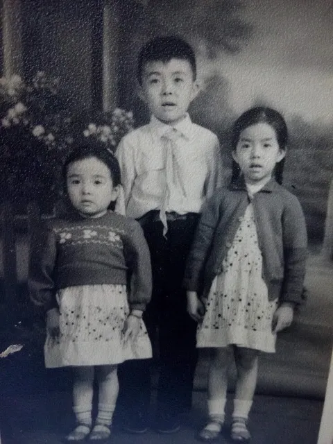 Three Chinese children, 1960s studio portrait — Chuck believes Xun Li is the girl on the right; the boy and the other girl are not yet confirmed.