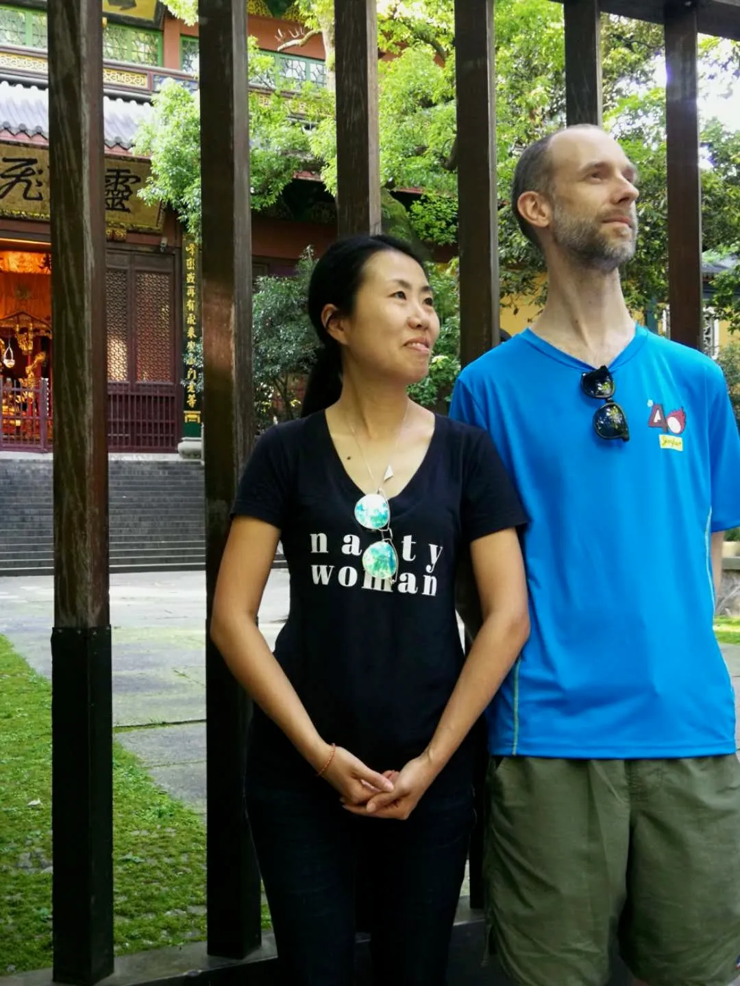 The same temple gate, three frames — Ling & Xun 1982, Ling & Xun 2019, Chuck & Lijie 2019<br /><span class='font-sans not-italic'>同一座山门，三帧合影 — 周玲与李恂 1982、周玲与李恂 2019、Chuck与Lijie 2019</span> — 2019