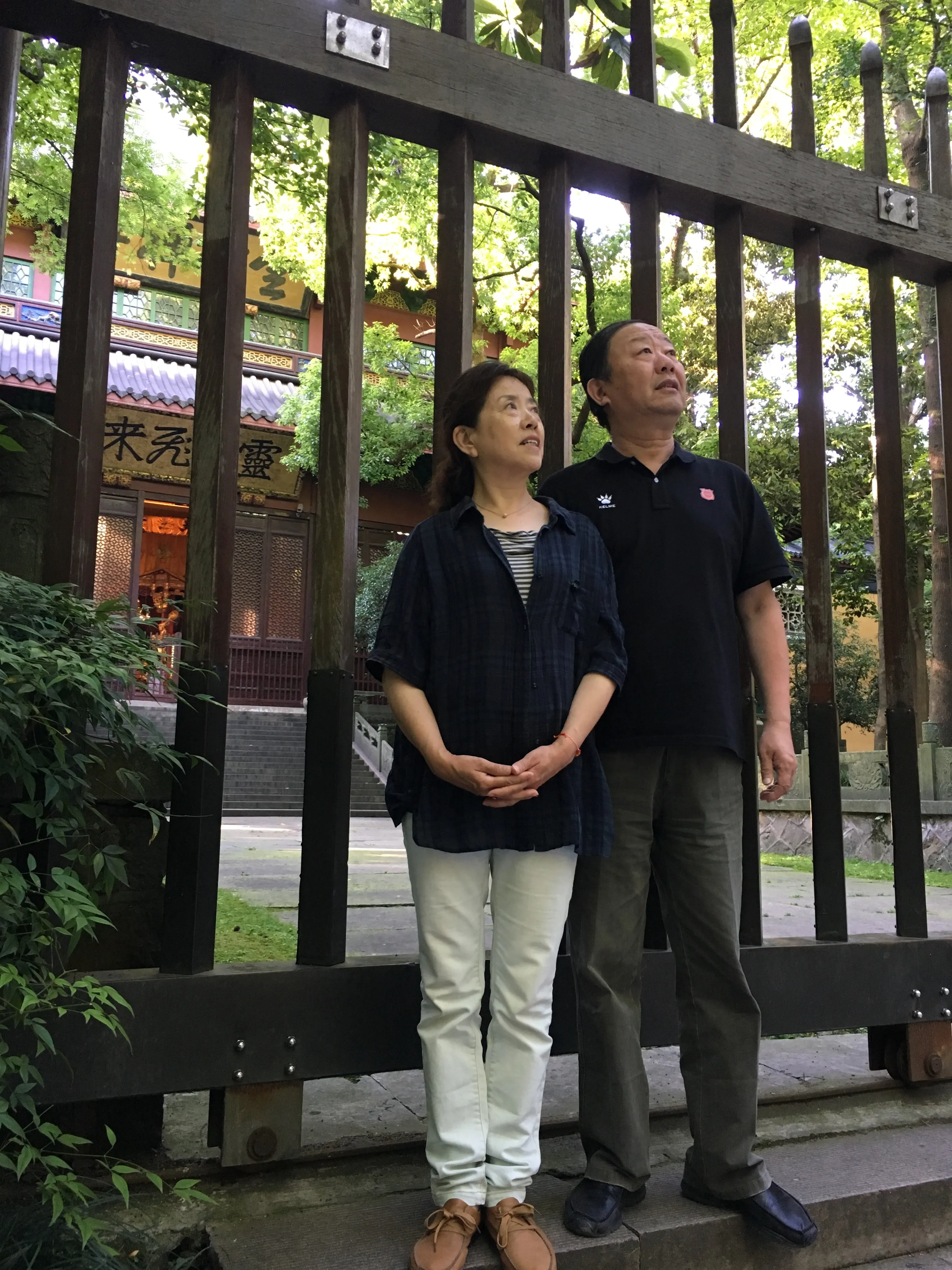 The same temple gate, three frames — Ling & Xun 1982, Ling & Xun 2019, Chuck & Lijie 2019<br /><span class='font-sans not-italic'>同一座山门，三帧合影 — 周玲与李恂 1982、周玲与李恂 2019、Chuck与Lijie 2019</span> — 2019
