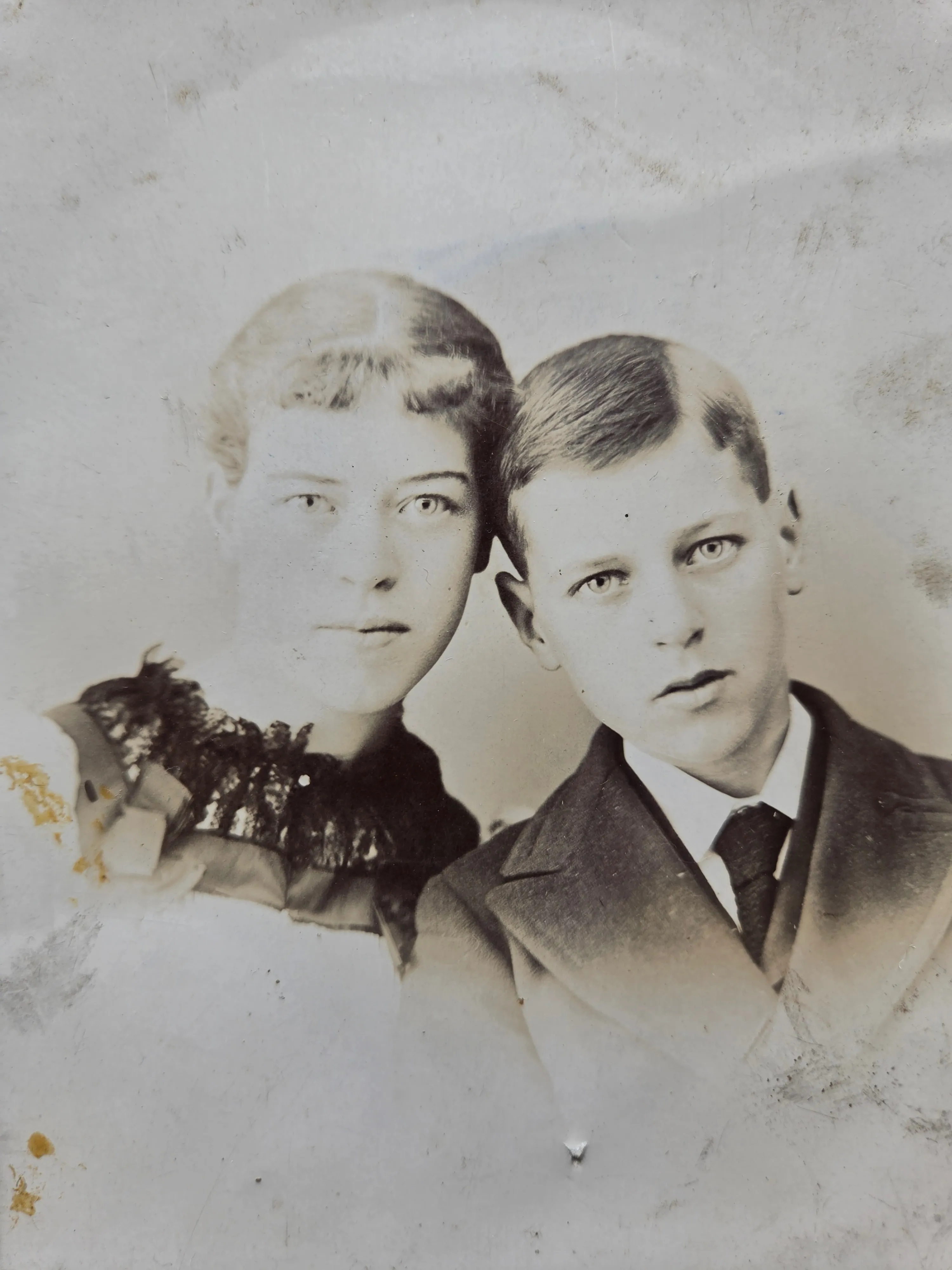 Lillie Dale Chenoweth (left) and her brother Dwight Chenoweth (right), c. 1890s, from Roberta Burnes's keeping.