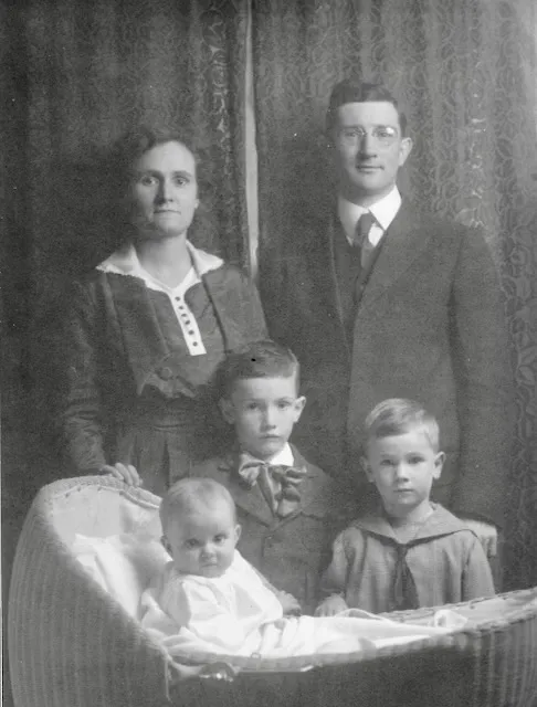 Byron and Nettie (Ullman) Hill with their children — c. 1920