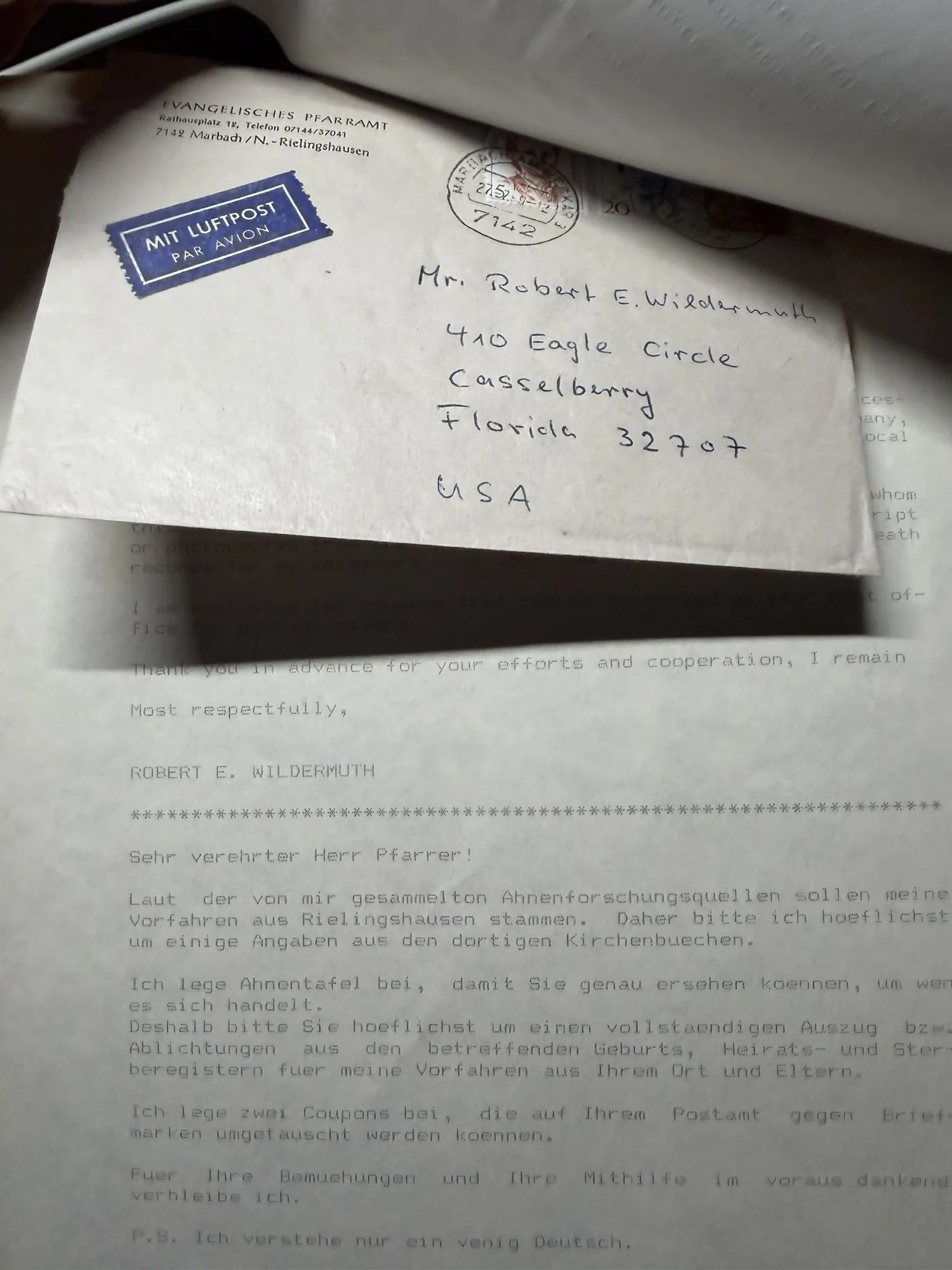 An airmail envelope from the Evangelisches Pfarramt, Rathausplatz 18, 7142 Marbach/N.-Rielingshausen, with a MIT LUFTPOST / PAR AVION label and a Marbach postmark, addressed by hand to Mr. Robert E. Wildermuth, 410 Eagle Circle, Casselberry, Florida 32707, USA.