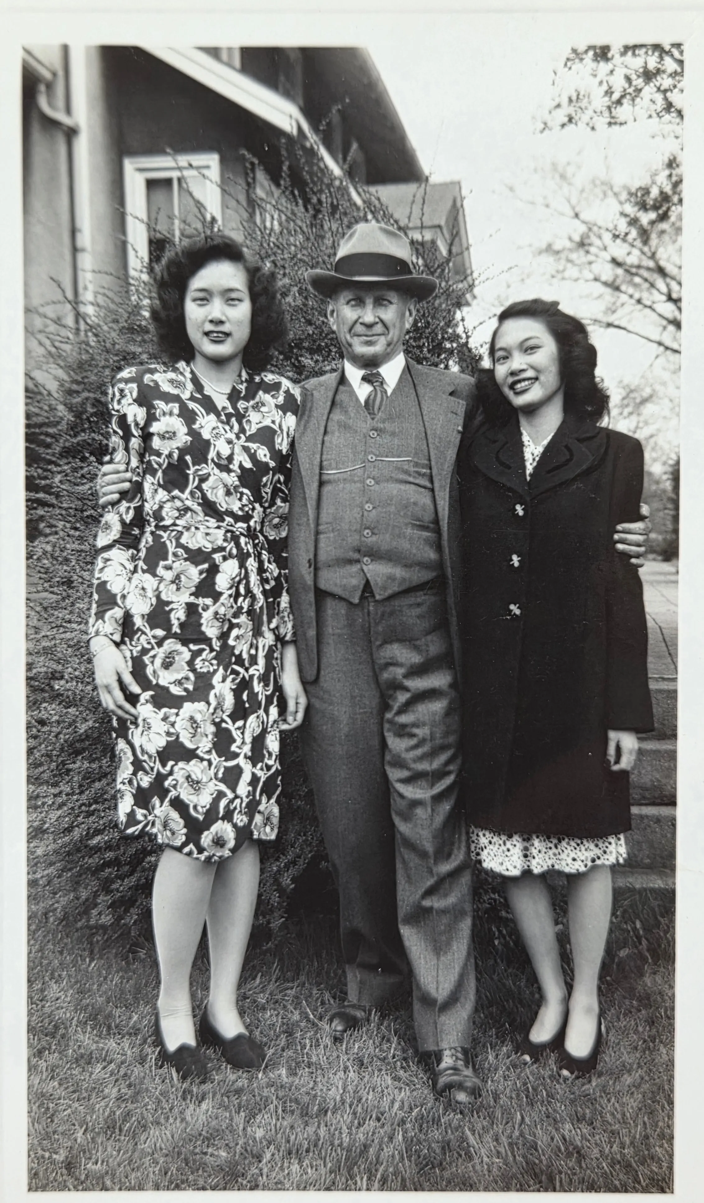 Charles Leonard Eesley (center) with Stella (right) and an unidentified young Chinese-American woman (left), late 1940s. From Roberta Burnes Walker's Eesley family album.