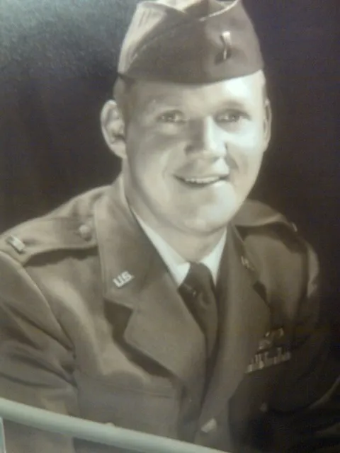 Robert Earl Wildermuth — U.S. Air Force officer portrait, c. early 1950s